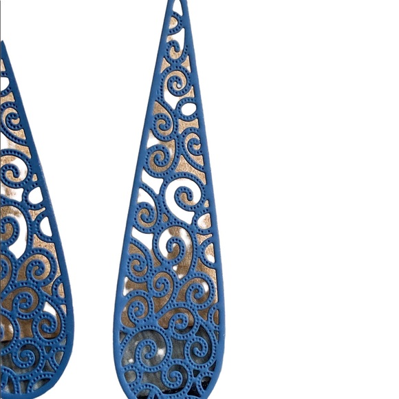 Navy Blue Cutout Metal Elongated Teardrop Design Earrings - Picture 3 of 5